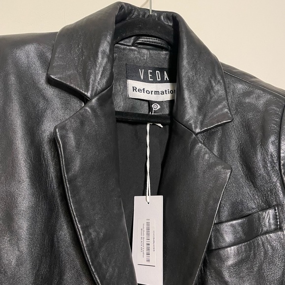 Reformation Veda Dalia Relaxed Leather Blazer in Black - Picture 6 of 8